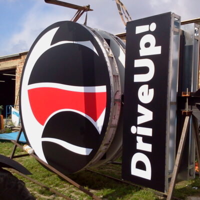 Banery reklamowe w mieście – jak dobrać format, lokalizację i komunikat, by działały skutecznie?