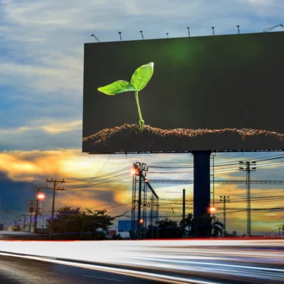 Billboardy a skuteczność reklamy – czy wielki format nadal przyciąga uwagę przechodniów?