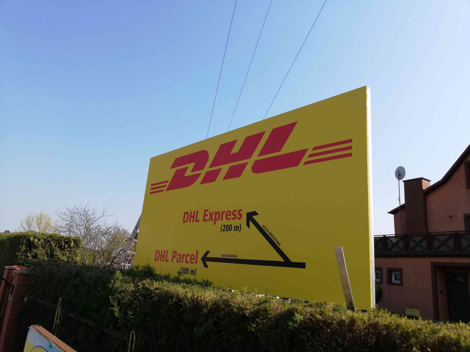 Tablica kierunkowa DHL — realizacja PB Reklama, Szczecin