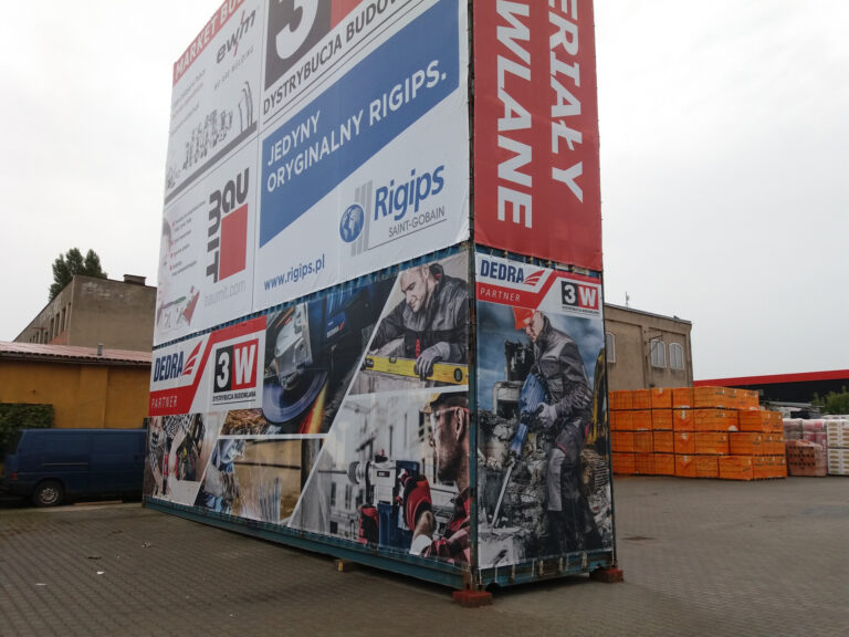Wydruki wielkoformatowe w marketingu outdoorowym – kiedy i gdzie działają najlepiej